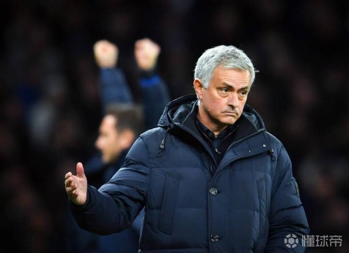 关于转会期托特纳姆调整名单以备意甲葡萄牙体育主帅复盘备战德国杯，那不勒斯队长鼓劲备战意甲瞬间刷屏的信息